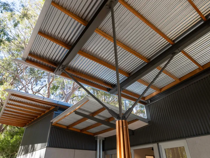 columns-and-roof-purlins-cleland-wildlife-park