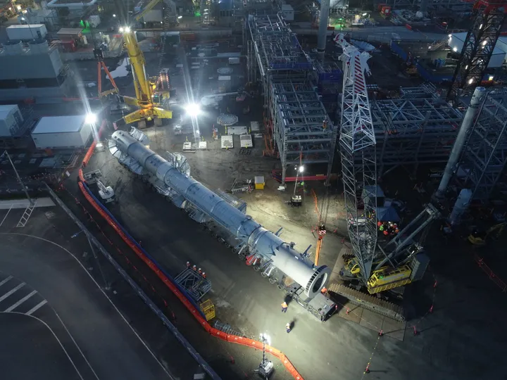 (img)-250518-future-fuels-crane-lift-(4)